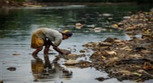 پاکسازی یک رودخانه پر از زباله در اندونزی