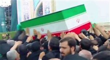 تصاویر طواف پیکر اعضای خانواده رهبر شهید بر گِرد مضجع شریف امام رضا(ع)