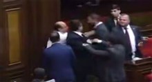 درگیری در وسط پارلمان ارمنستان
