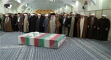 اقامه نماز رهبر انقلاب بر پیکر دو قاضی شهید