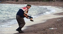 پرتاب جنازه یک کودک به داخل دریا توسط پدرش!