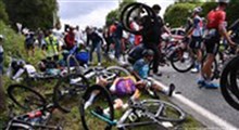 نجات یک کودک از تصادف دوچرخه‌ها در «تور دو فرانس»