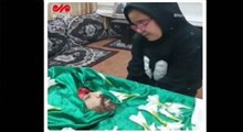 وداع دختر شهید مدافع امنیت اسماعیل چراغی با پدر شهیدش