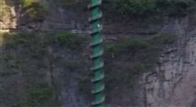 پلکانی عجیب برای صخره ٨٨ متری!