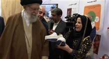 هدیه غرفه‌دار صنایع دستی به رهبر انقلاب