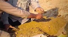 لحظه کشف پیکر دو شهید در منطقه چیلات