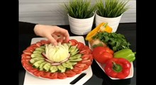 بشقاب ساده سبزیجات در خانه
