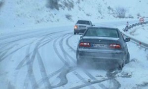 انسداد ۹ جاده کشور به دلیل بارش برف و سیلاب/ کندوان فردا یک‌طرفه می‌شود