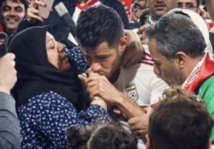 کلیپ AFC درباره مرتضی پورعلی گنجی پس از انتشار تصاویر بوسیدن دست مادرش + فیلم
