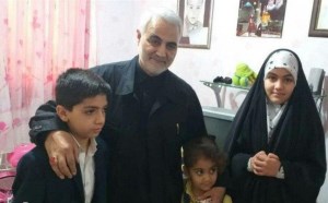 دیدار سرلشکر سلیمانی با خانواده شهید مدافع حرم «علی سعد»