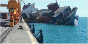 کشتی ایرانی در آب‌های خزر غرق شد/نجات 9 نفر