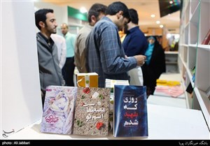 رمان پر فروش انتشارات روایت فتح در نمایشگاه
