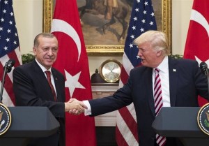 ترامپ: اگر ترکیه از محدوده ممنوعه در سوریه عبور کند، اقتصادش را به کلی ویران و نابود می‌کنم