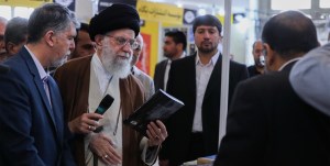 بازدید رهبر انقلاب از سی و دومین نمایشگاه کتاب تهران