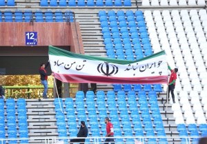 اقدام تحسین برانگیز هواداران مشهدی برای حفظ همبستگی ملی؛ «چو ایران نباشد، تن من مباد»