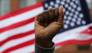 برخورد نژادپرستانه پلیس آمریکا با مظنون سیاه پوست و متهم سفیدپوست