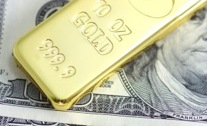 شکستن رکورد ۱۹ ساله خرید طلا توسط بانک ‌های مرکزی / تب جدایی از دلار جدی شد