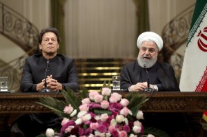 روحانی: سرنخ‌هایی از عامل حمله موشکی به نفتکش ایرانی داریم | عمران خان: علت سفرم به تهران جلوگیری از یک درگیری جدید در منطقه است