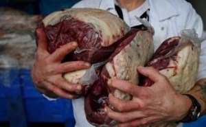 خرید گوشت منجمد با کارت ملی از میادین میوه و تره‌بار با قیمت 28 هزار تومان