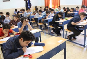 ایرانی‌ها ۴۹۰۰ ساعت بیشتر از دانش‌آموزان کشورهای دیگر درس می‌خوانند
