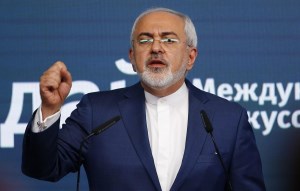ظریف در نشست خبری: تحریم وزیر خارجه به معنی شکست در دیپلماسی است/ شرمنده مردم هستیم