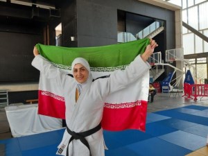 دست ندادن دختر جودوکار ایرانی و واکنش عجیب مسئول مسابقات! + فیلم