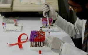 رییس مرکز تحقیقات ایدز: هنوز واکسن اچ‌آی‌وی که به طور کامل مؤثر باشد، وارد بازار نشده است