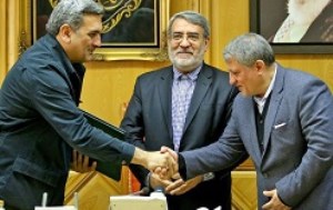وزیر کشور حکم شهردار تهران را اعطا کرد