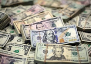 ارزش دلار تحت فشار سیاست‌های غلط آمریکا