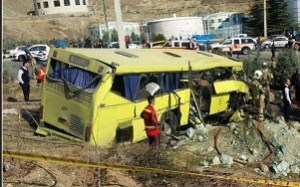 ۷ کشته و ۲۸ مجروح در حادثه واژگونی اتوبوس در دانشگاه علوم و تحقیقات + فیلم و عکس