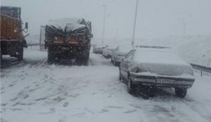 برف و کولاک 8 استان کشور را در نوردید/ امدادرسانی به 118 خودرو گرفتار در برف
