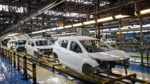 واکنش تند خودروسازان به اظهارات رئیس بانک مرکزی و تهدید به تعطیلی تولید خودرو