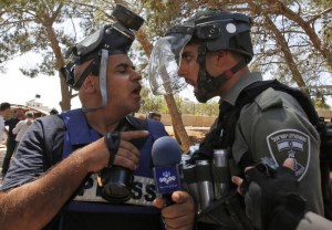 گفتگو با خبرنگار صدا و سیما در فلسطین درباره تصویر مشاجره‌اش با سرباز اسرائیلی