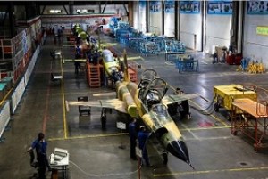 خط تولید انبوه اولین جت جنگنده ایرانی «کوثر» افتتاح شد