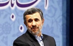 کار احمدی نژاد به اجتماع خیابانی هم رسید