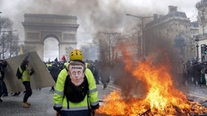 فرانسه تظاهرات «جلیقه زردها» را در برخی مناطق ممنوع می‌کند