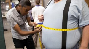 چاقی در مقایسه با سیگار سهم بیشتری در ابتلا افراد به سرطان دارد