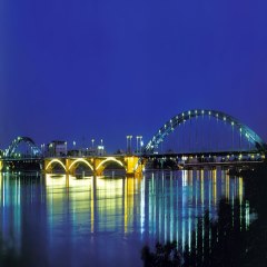 پل سفید در شب