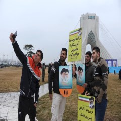 عکس سلفی در راهپیمایی با شکوه مردم در ۲۲ بهمن ۱۳۹۷