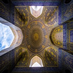 زیر گنبد مسجد امام اصفهان