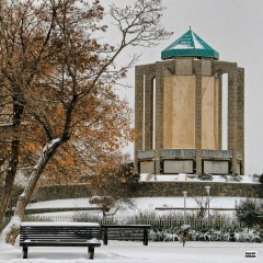 آرامگاه بابا طاهر در زمستان