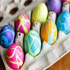 طراحی رنگی بر روی تخم مرغ