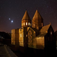 قره کلیسا در شب
