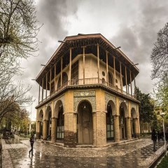چشم اندازی از عمارت کاخ چهلستون قزوین
