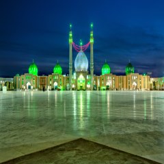 نمای نورانی مسجد مقدس جمکران در شب