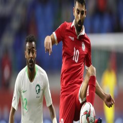 تصویر کنترل توپ توسط بازیکن لبنانی