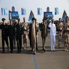 تصاویر حضرت آیت‌الله خامنه‌ای در مراسم دانش‌آموختگی دانشجویان افسری ارتش