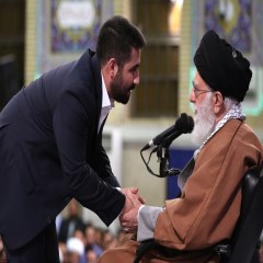 حسین طاهری در دیدار مداحان اهل‌بیت علیهم‌السلام با رهبر انقلاب