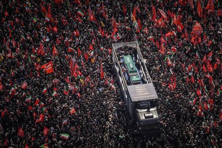 اهمیت تجمعات انقلابی و تشیع پیکر مطهر امام خامنه‌ای (ره)