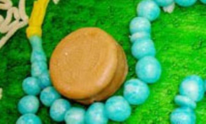 با حسین به نماز می ایستم